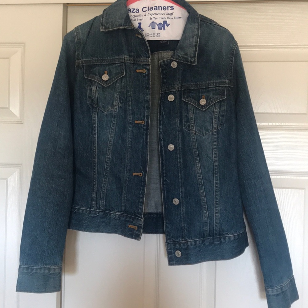 Jean jacket gap size medium great condition